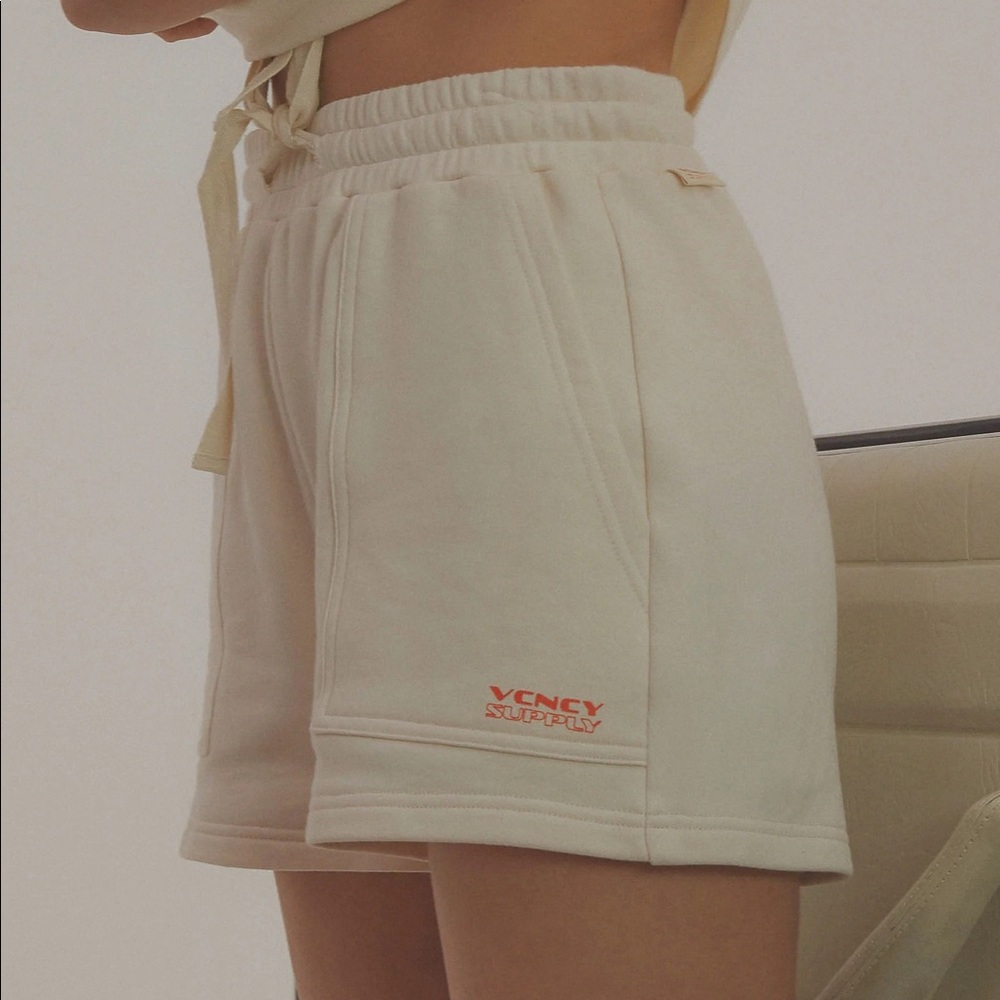 Vacancy Supply Weekend Drive Lounge Short Off White